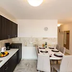 11 Malinska