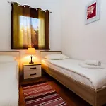 Apartmán 11 *